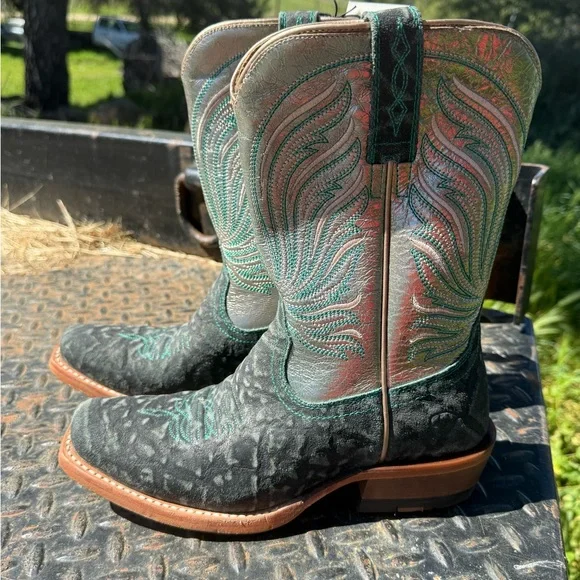 Ariat Women’s Futurity Dash Elephant Print and Pewter 6.5B - Picture 2 of 13